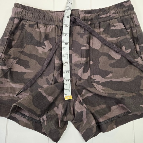 Athleta Camo Farallon Shorts Women's Size‎ 2 Green Brown Camouflage Athleisure - Picture 6 of 7